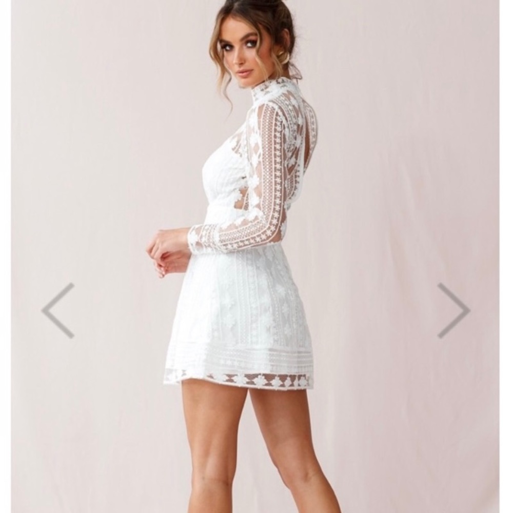 NWT-Selfie Leslie lace long sleeve dress-Large